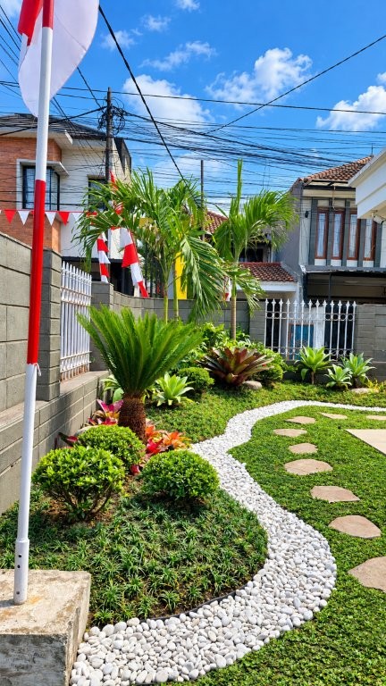 Dokumentasi proyek taman tropis Mandaka Garden sebagai foto inspirasi